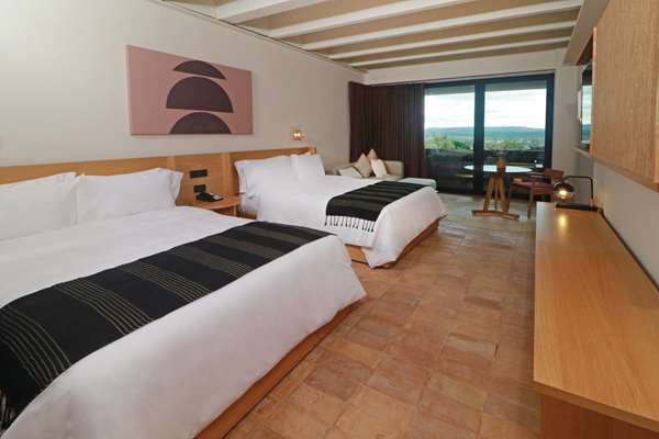 2 QUEEN BEDS WITH BALCONY AND CITY VIEW
