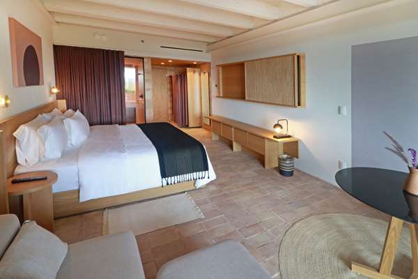 1 KING BED WITH CITY VIEW