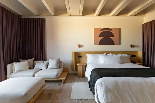 1 KING BED WITH CITY VIEW