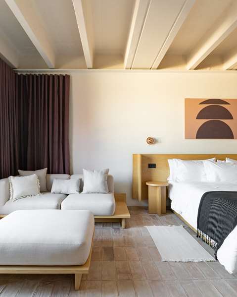 1 KING BED WITH CITY VIEW