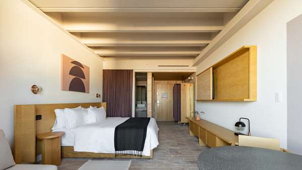 1 KING BED WITH CITY VIEW