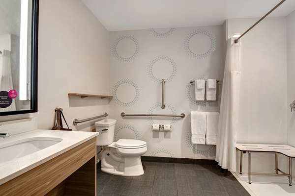  - Tru by Hilton North Macon - I-75, Exit 172