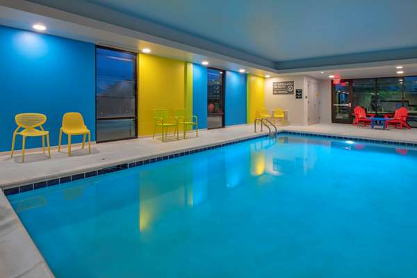 Pool - Home2 Suites by Hilton at 72nd St Omaha - I-80, Exit 449