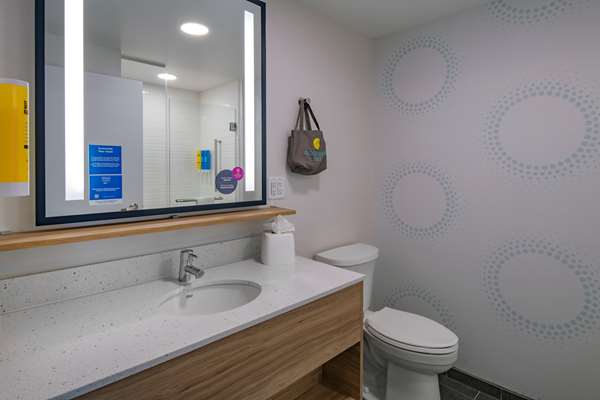  - Tru by Hilton Hotel at 72nd St Omaha - I-80, Exit 449