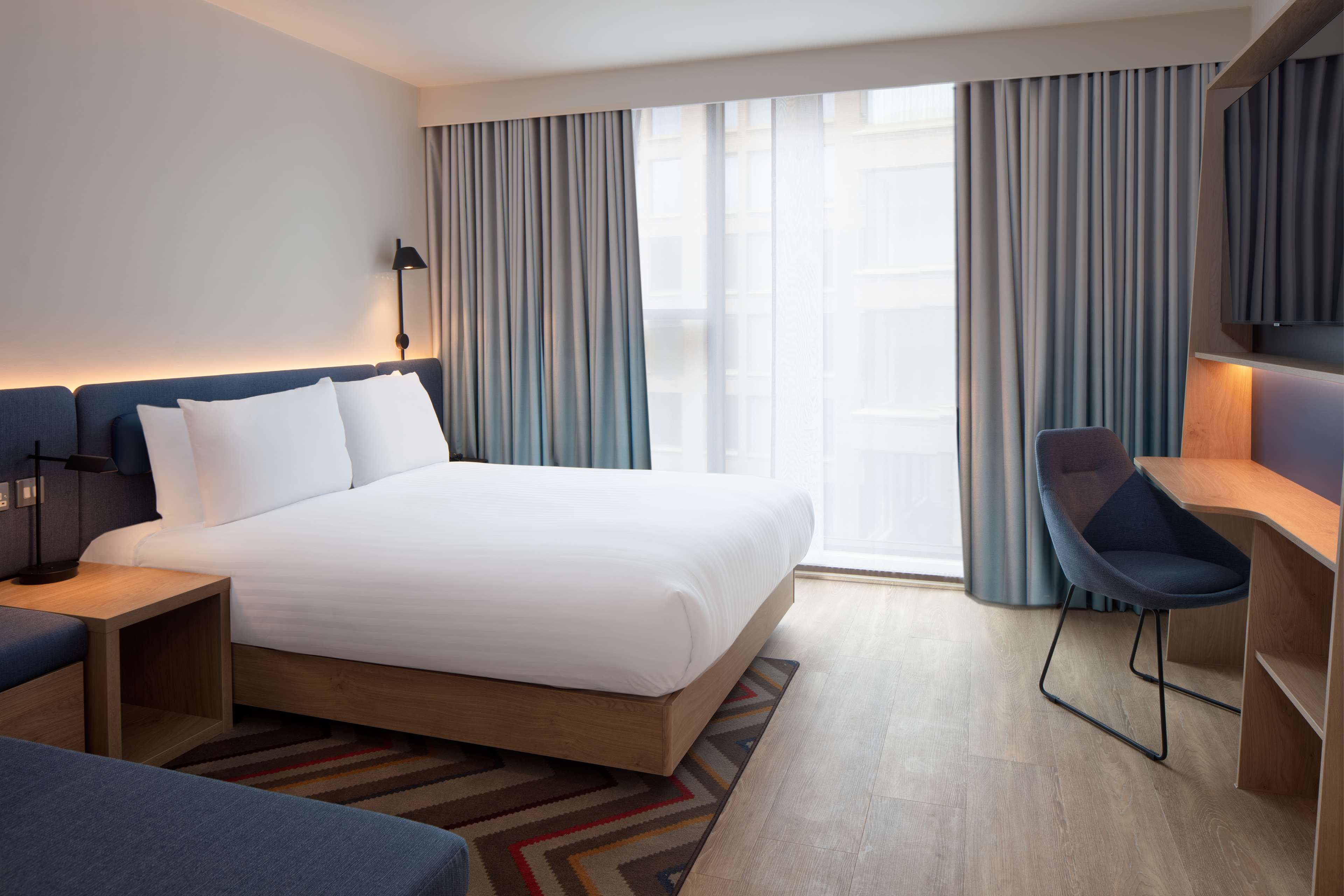 Hampton by Hilton York Piccadilly Room Type - QUEEN ROOM NS