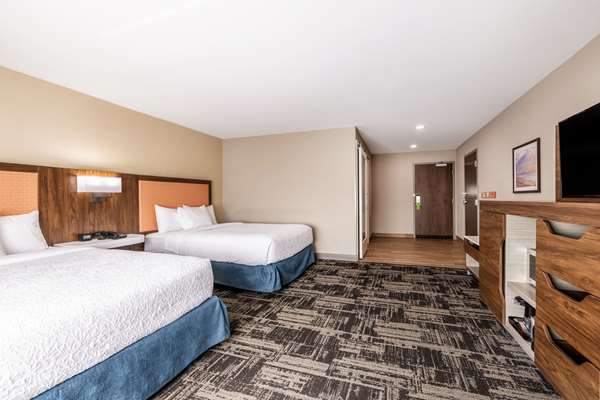  - Hampton Inn & Suites Benton Harbor - I-94, Exit 29