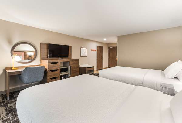  - Hampton Inn & Suites Benton Harbor - I-94, Exit 29