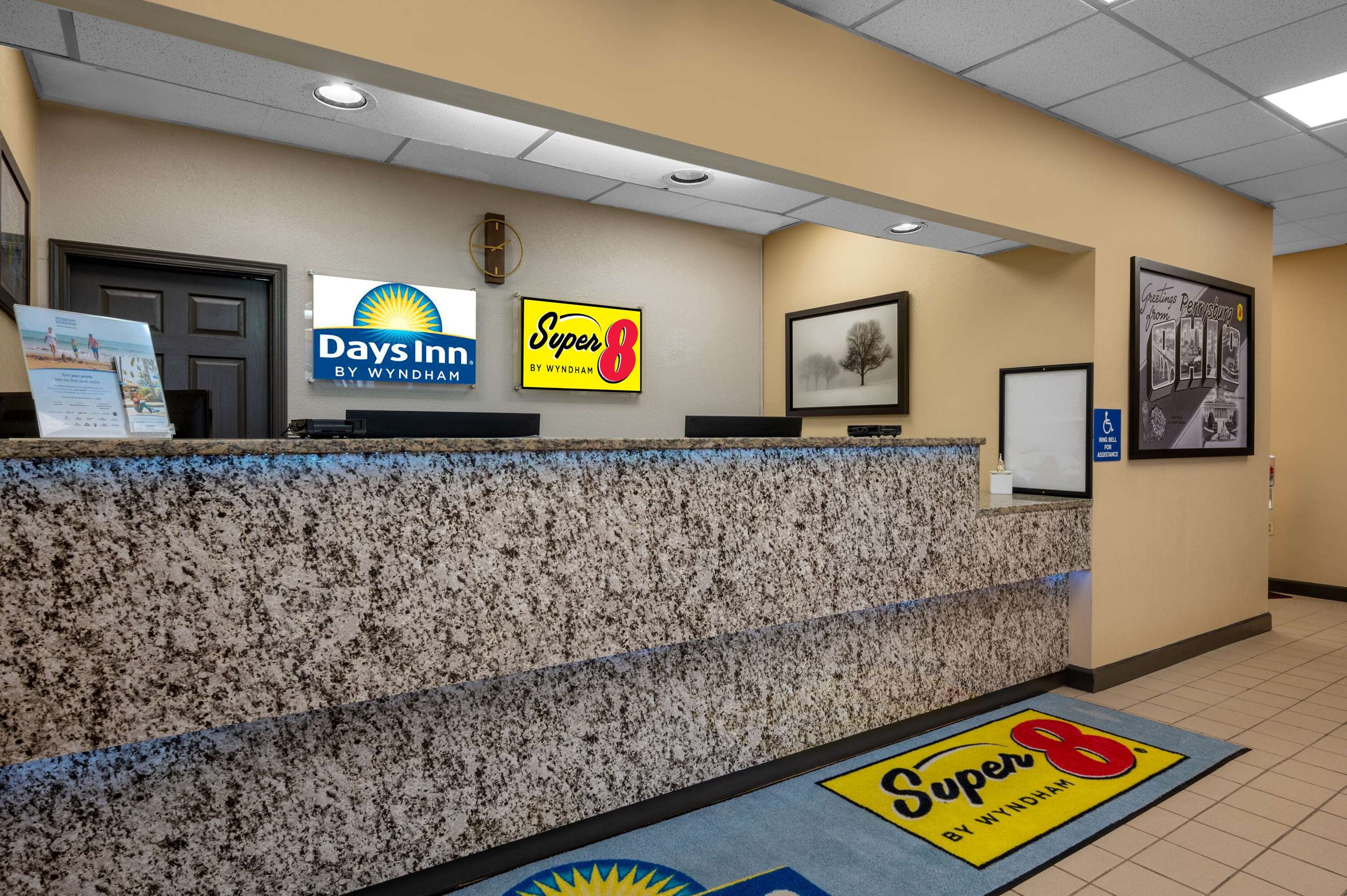 Lobby | Super 8 by Wyndham Perrysburg-Toledo