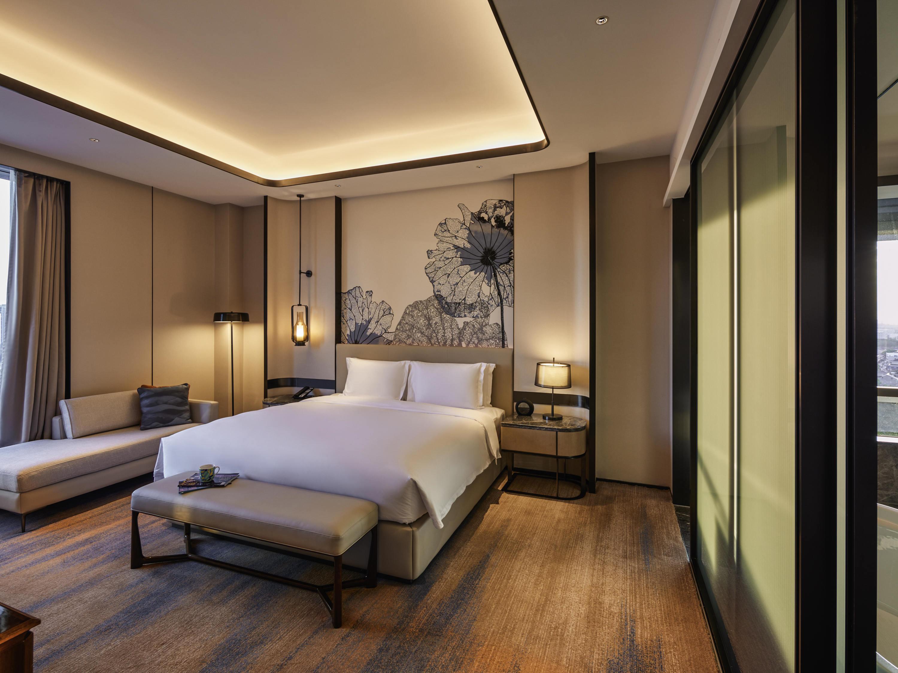 Pullman Suzhou Taicang Room Type - DELUXE SUITE, Lounge Access, One King-size Bed, Lake or City Views