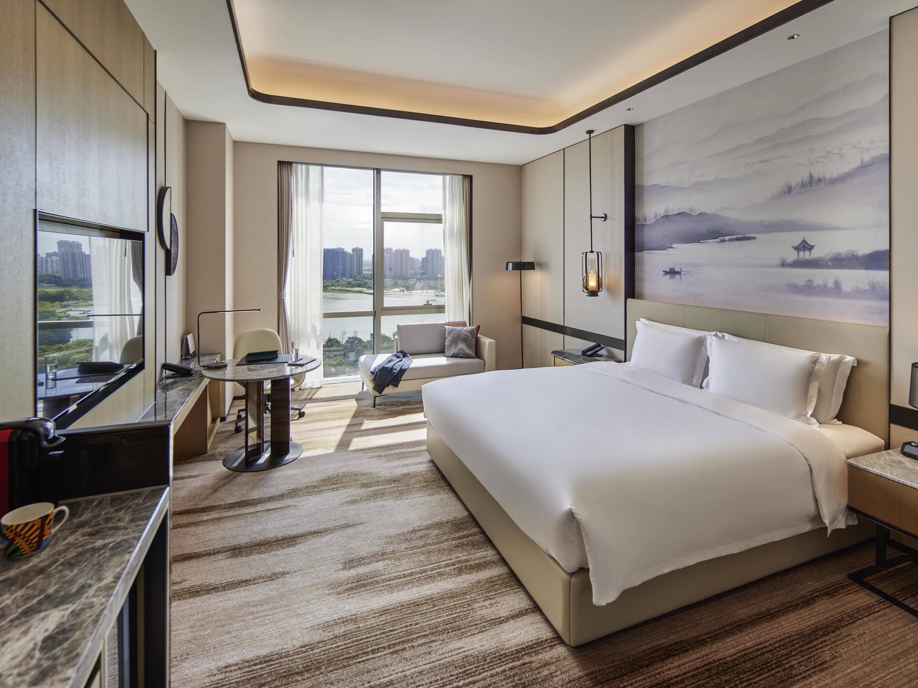 Pullman Suzhou Taicang Room Type - DELUXE ROOM, One King-size Bed, Lake View