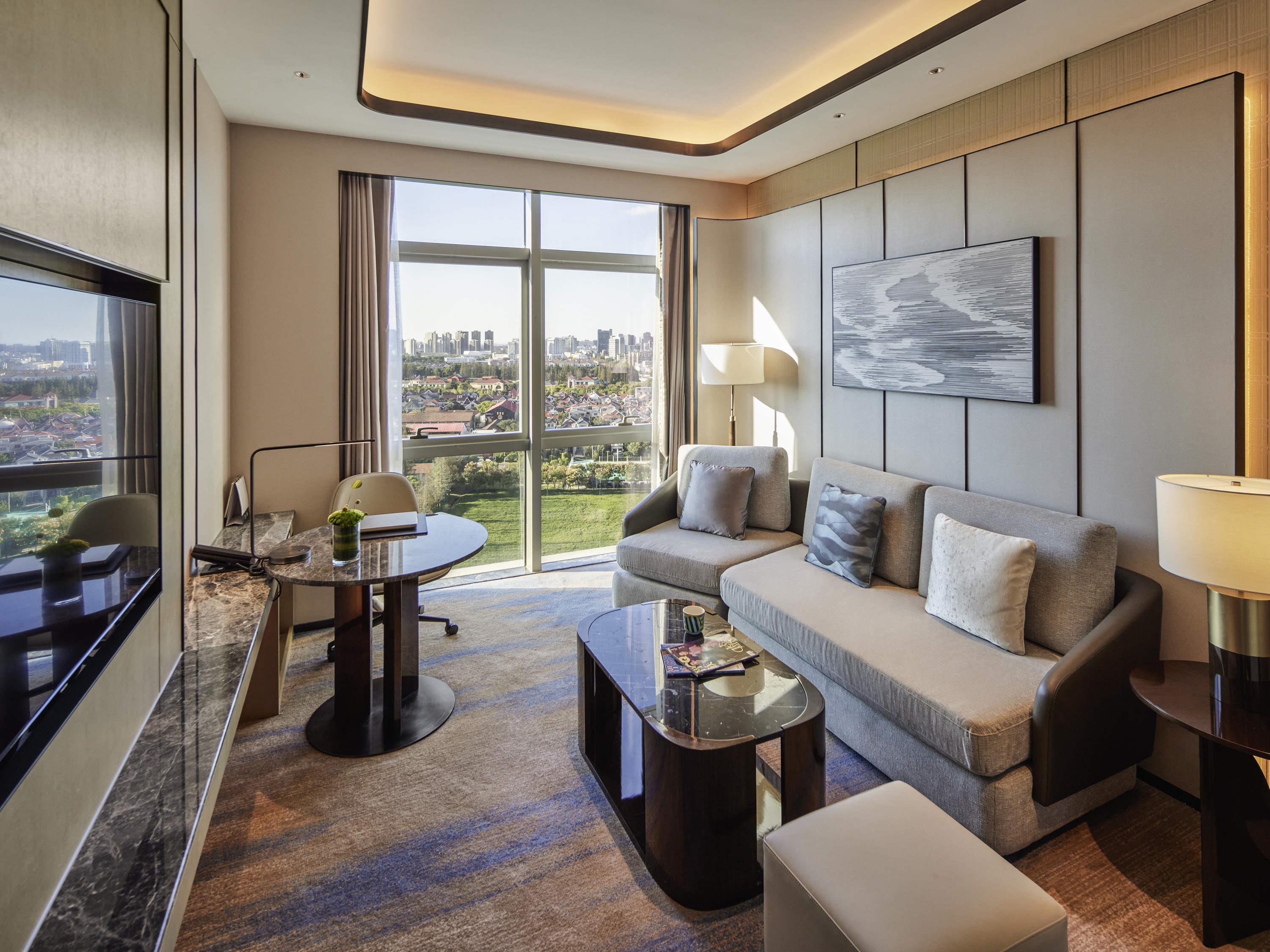 Pullman Suzhou Taicang Room Type - SUPERIOR SUITE, Lounge Access, One King-size Bed, City View