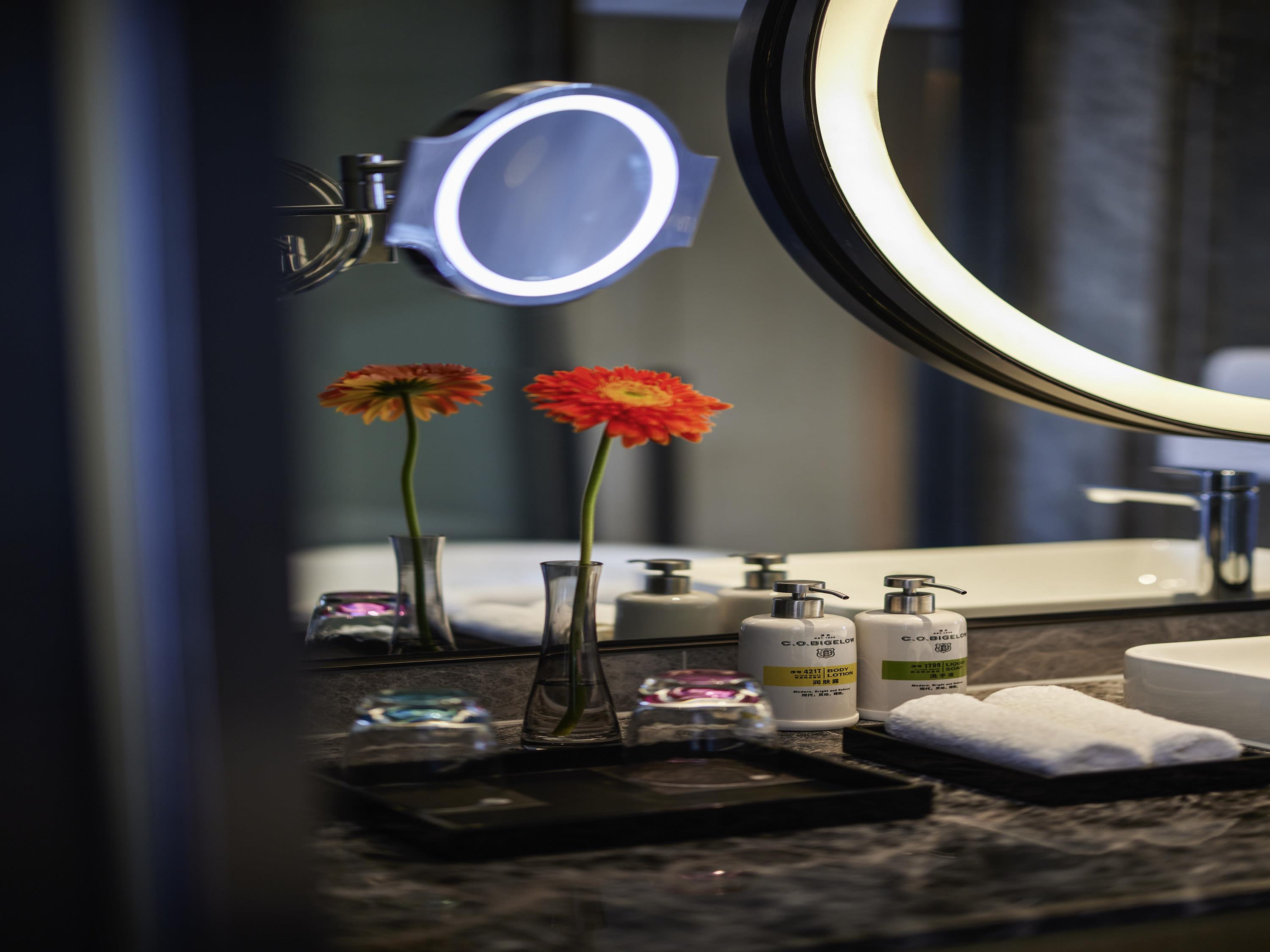 Pullman Suzhou Taicang Room Type - DELUXE ROOM, One King-size Bed, Lake View