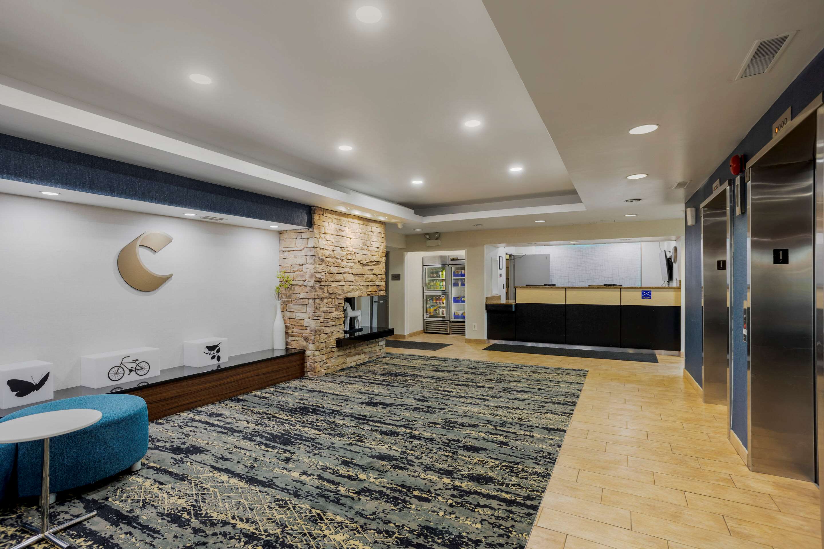 Lobby with sitting area