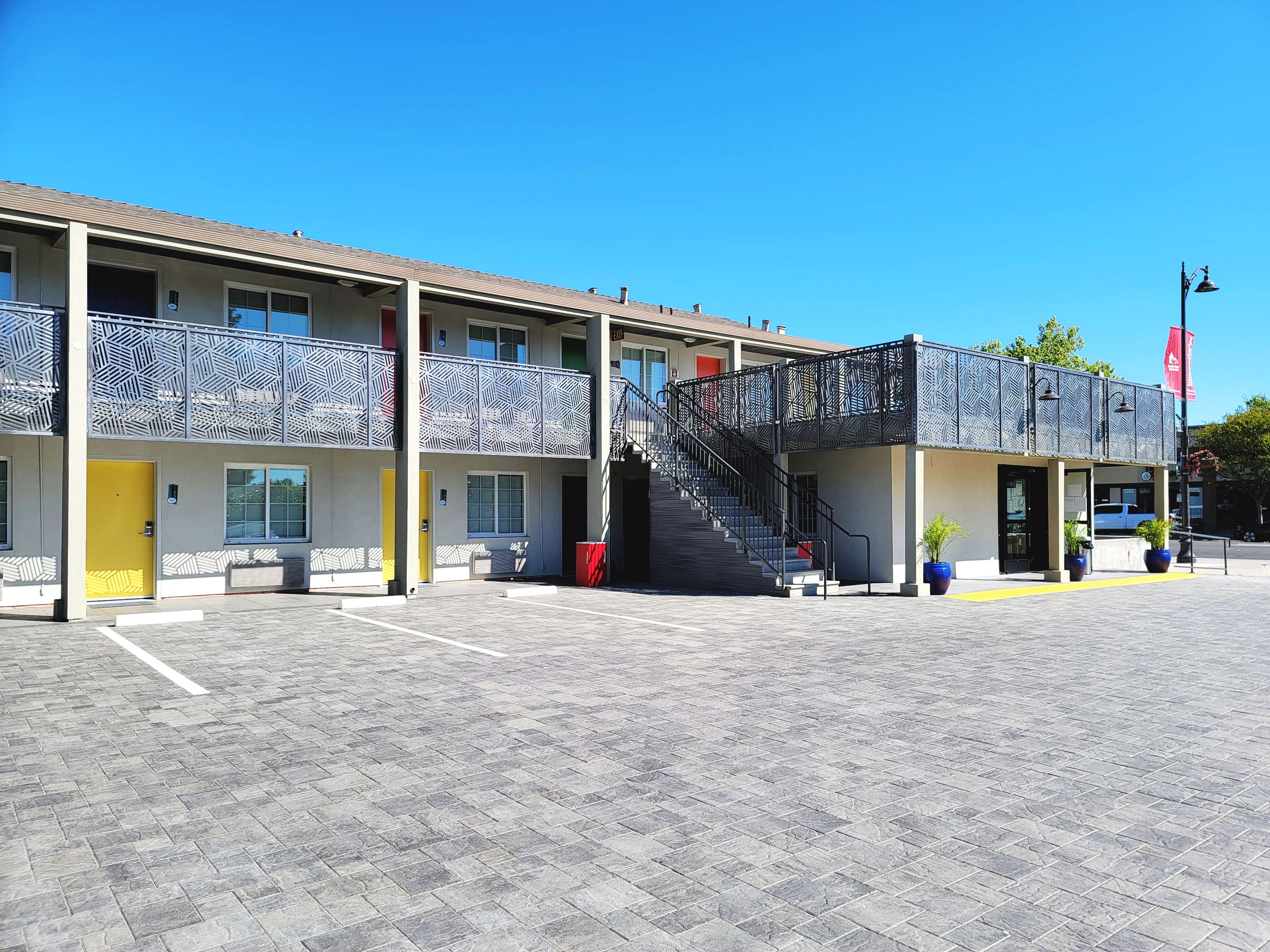 Outside office | Signature Inn Santa Clara