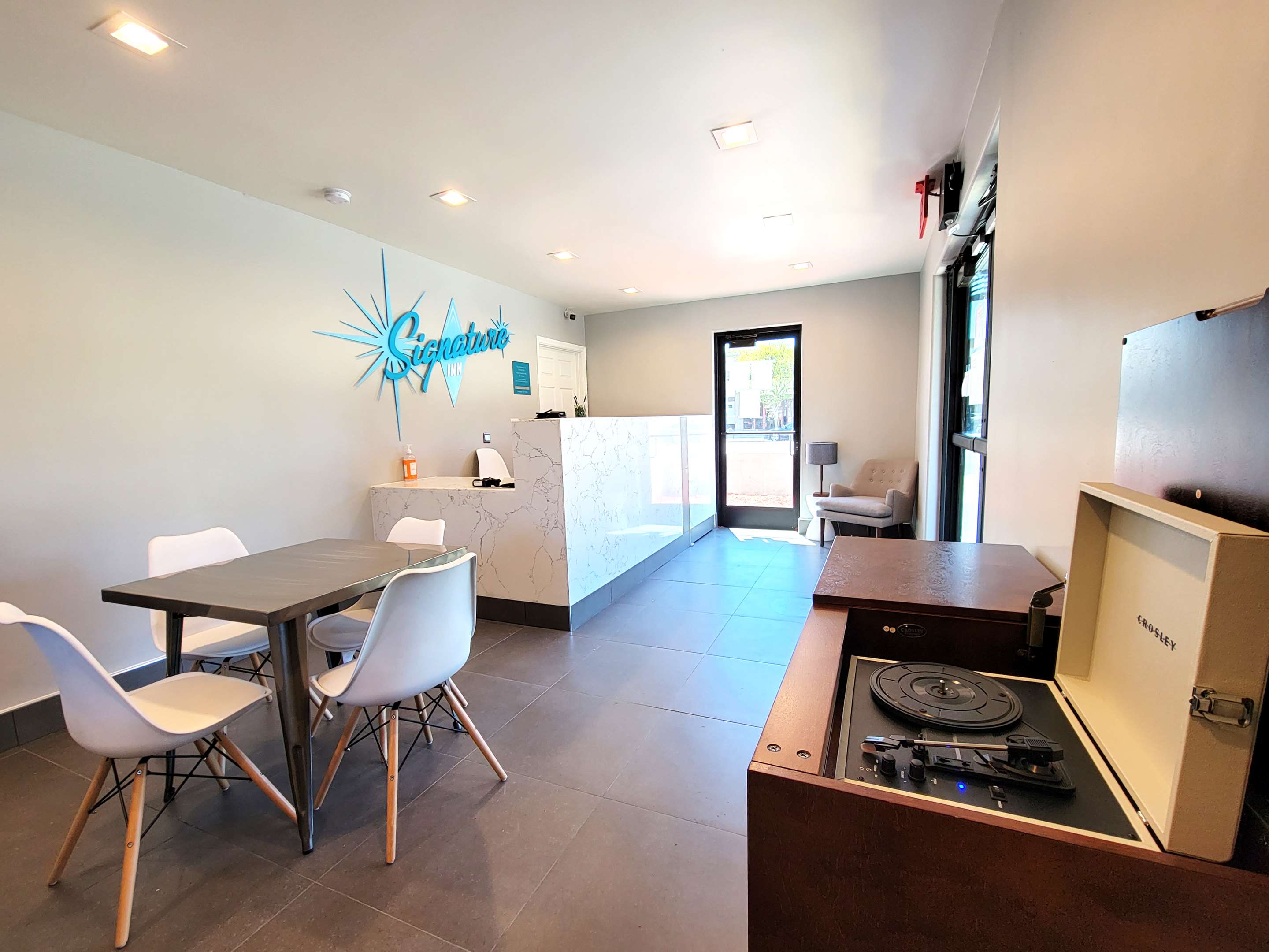 Front Office | Signature Inn Santa Clara