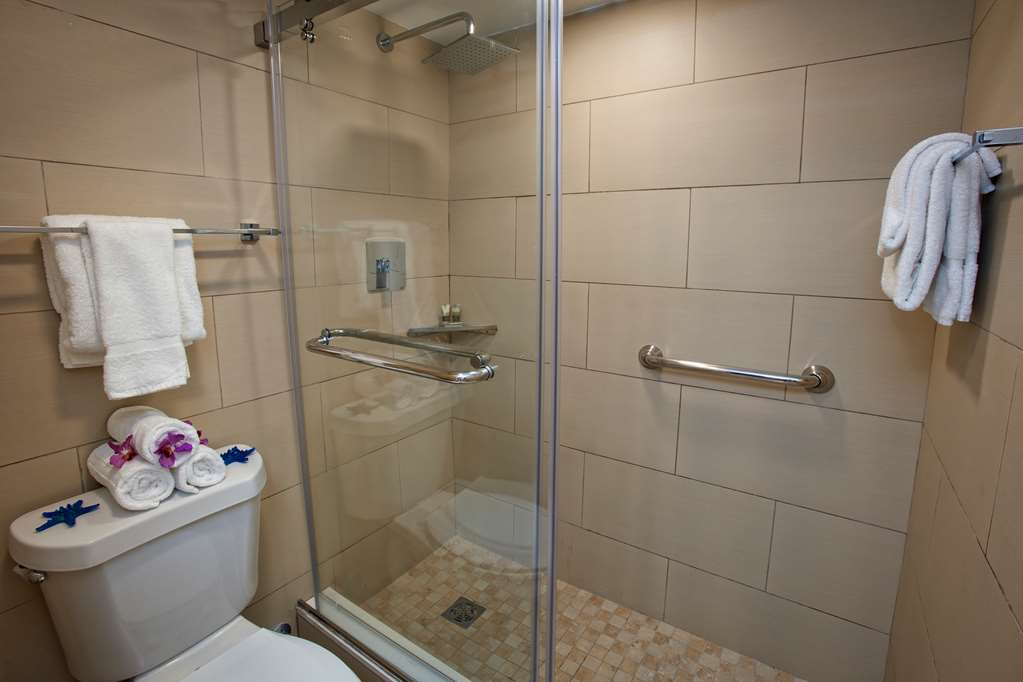 DIVI SOUTHWINDS BEACH RESORT-guestroom-Guest Room,Bathroom,Suite,On-Site.jpg