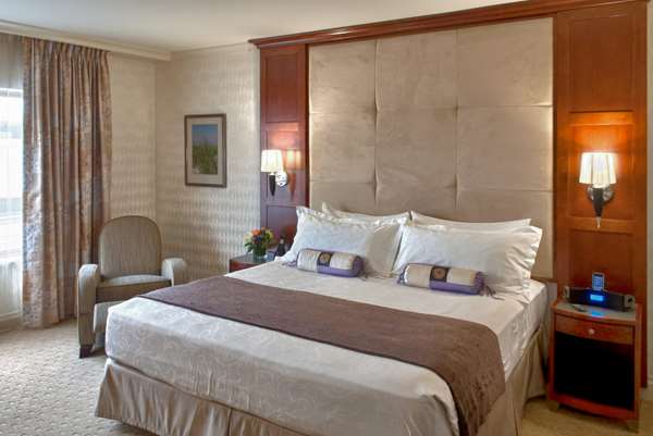  - Viana Hotel & Spa Westbury