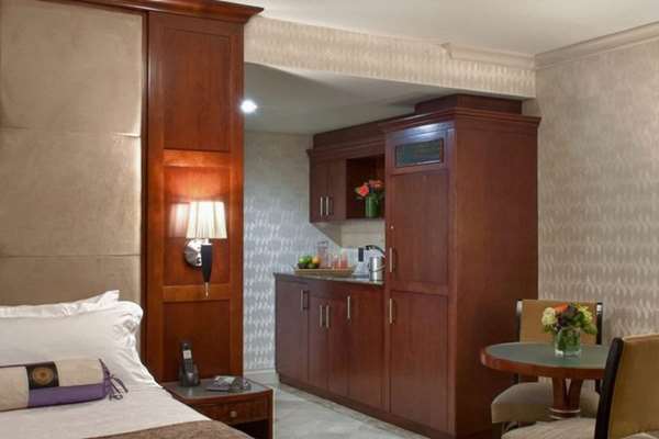  - Viana Hotel & Spa Westbury