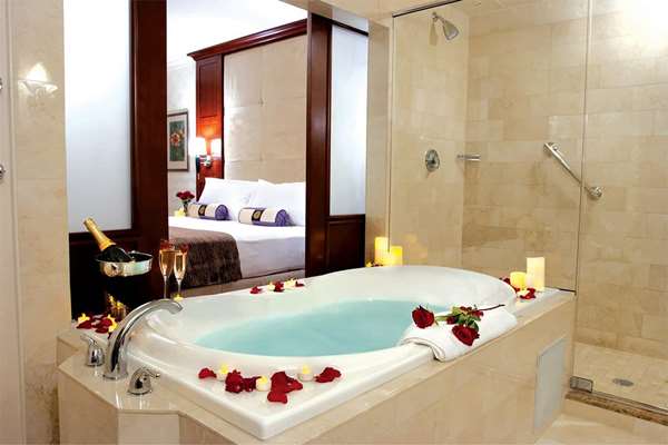  - Viana Hotel & Spa Westbury