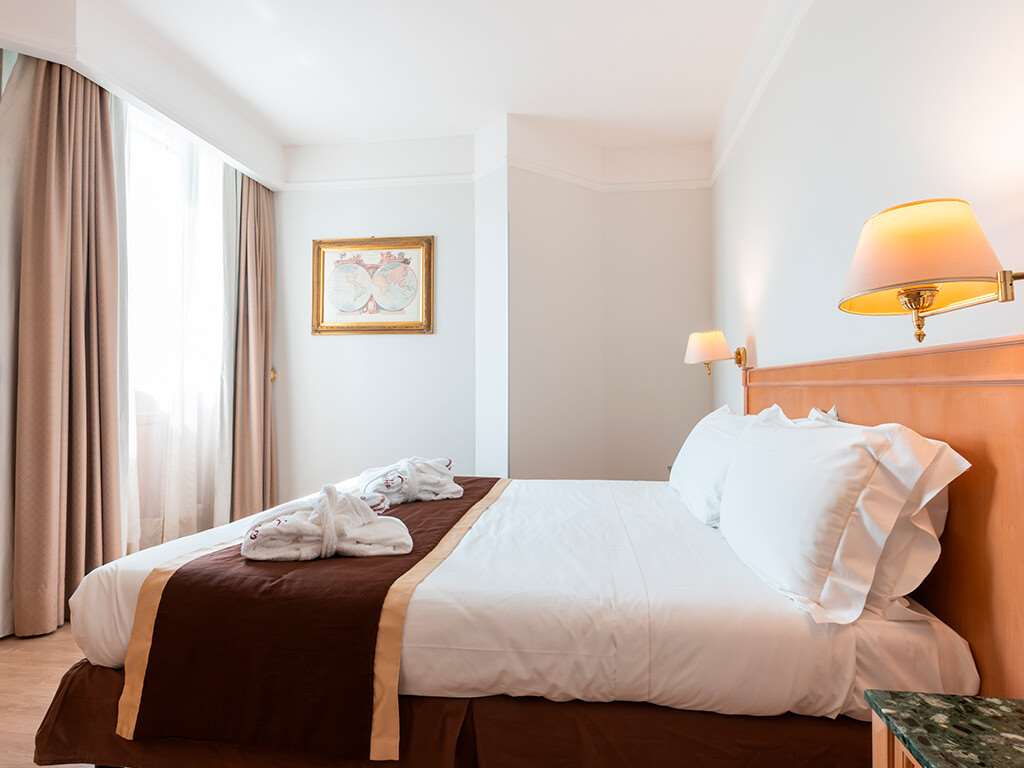 SHG HOTEL DE LA VILLE-guestroom-Guest Room,Suite,On-Site.jpg