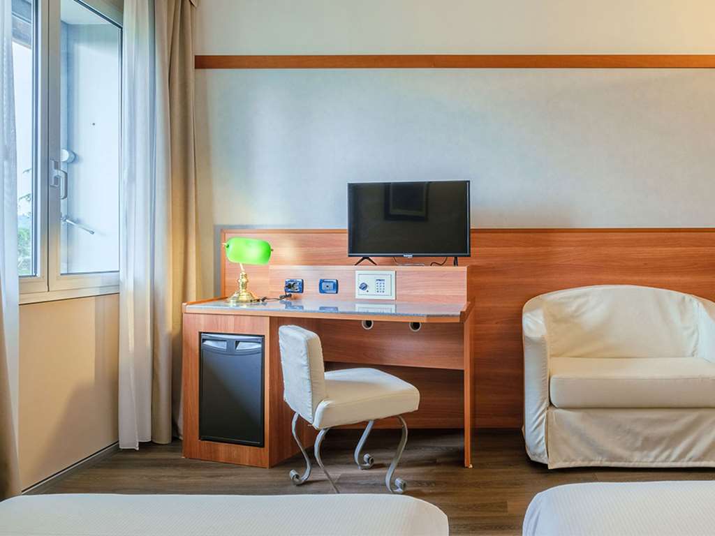 SHG HOTEL BOLOGNA-guestroom-Guest Room,On-Site.jpg