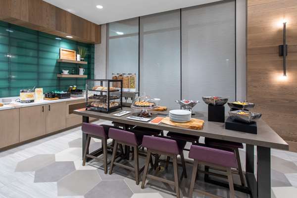 Amenities - Hilton Garden Inn Downtown Albuquerque - I-25, Exit 224