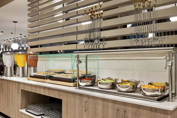 Amenities - Embassy Suites Round Rock