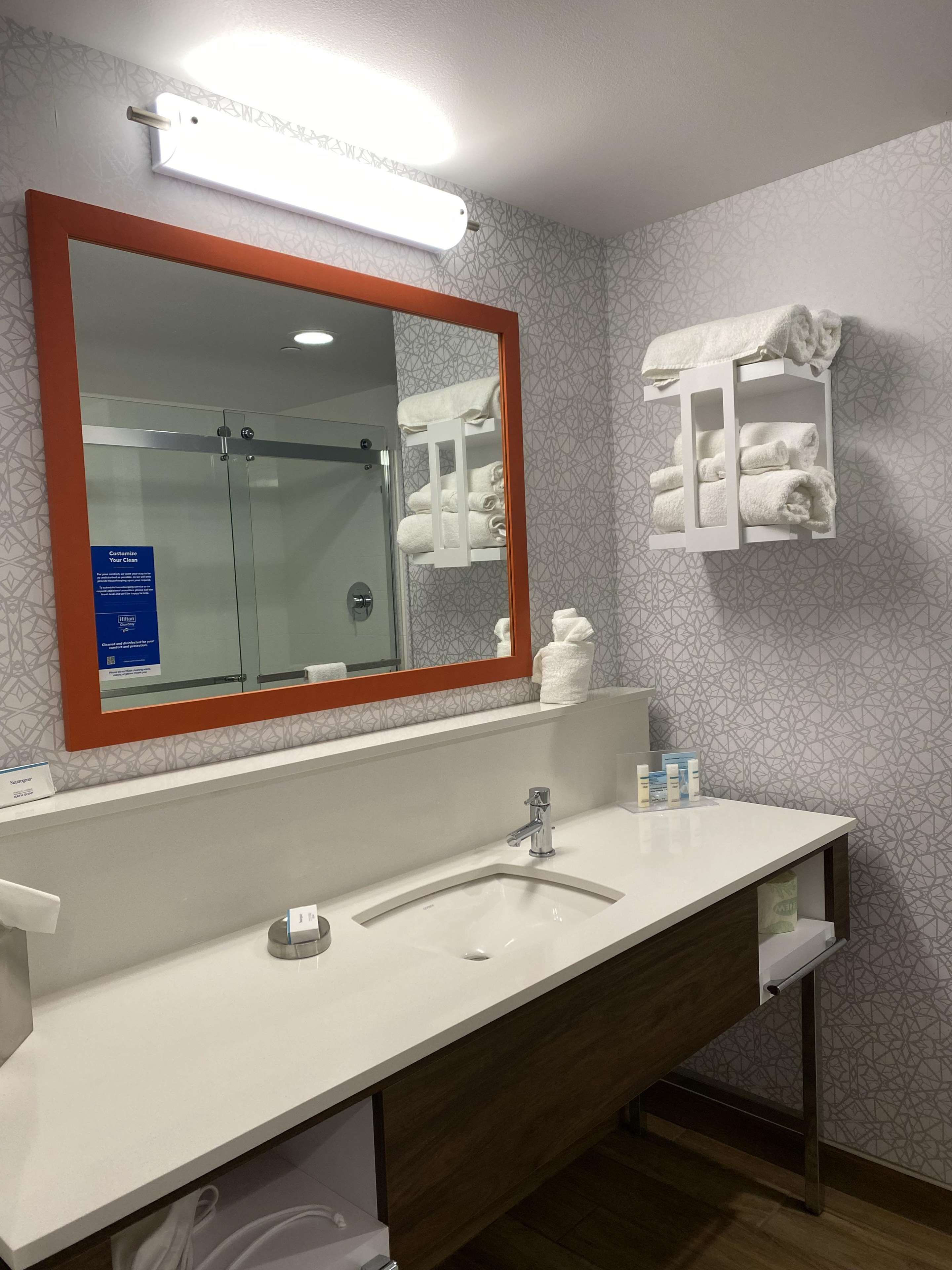 Hampton Inn & Suites Olean, NY Room Type - 1 KNG HEARING ACC NOSMOK
