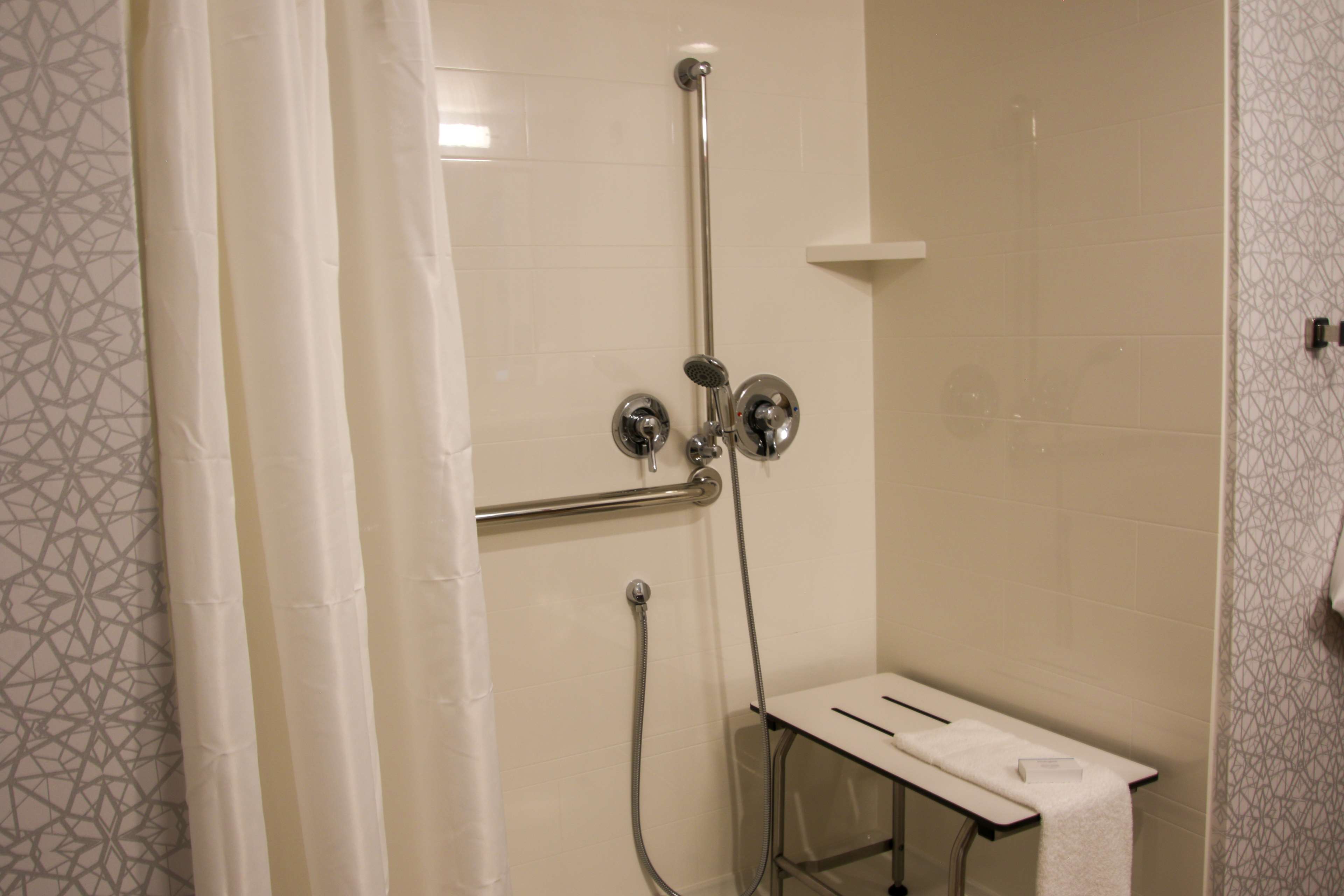 Hampton Inn & Suites Olean, NY Room Type - 2 QNS HEARING ACC NOSMOK