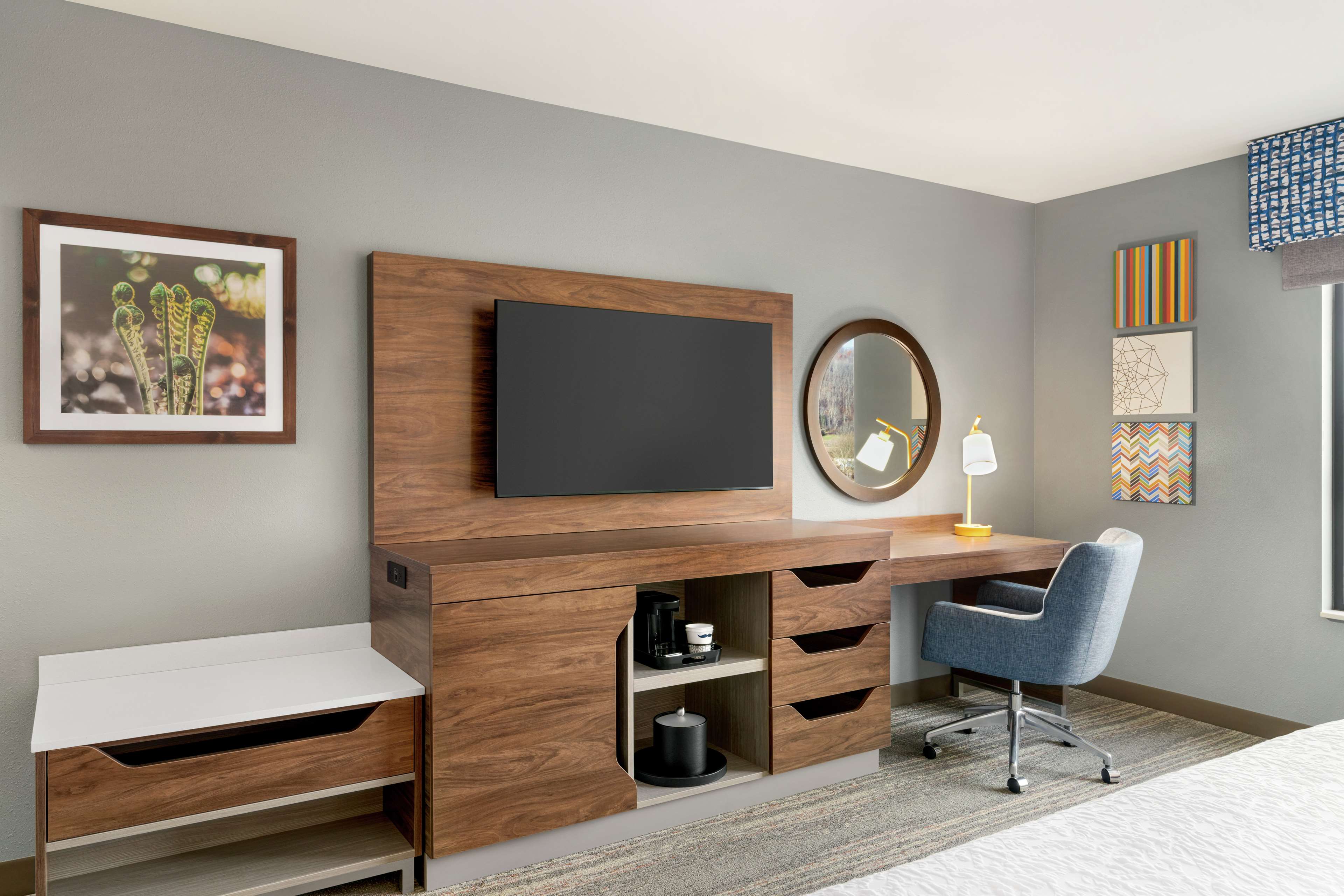 Hampton Inn & Suites Olean, NY Room Type - 1 KING ROOM W  FRIDGE NS