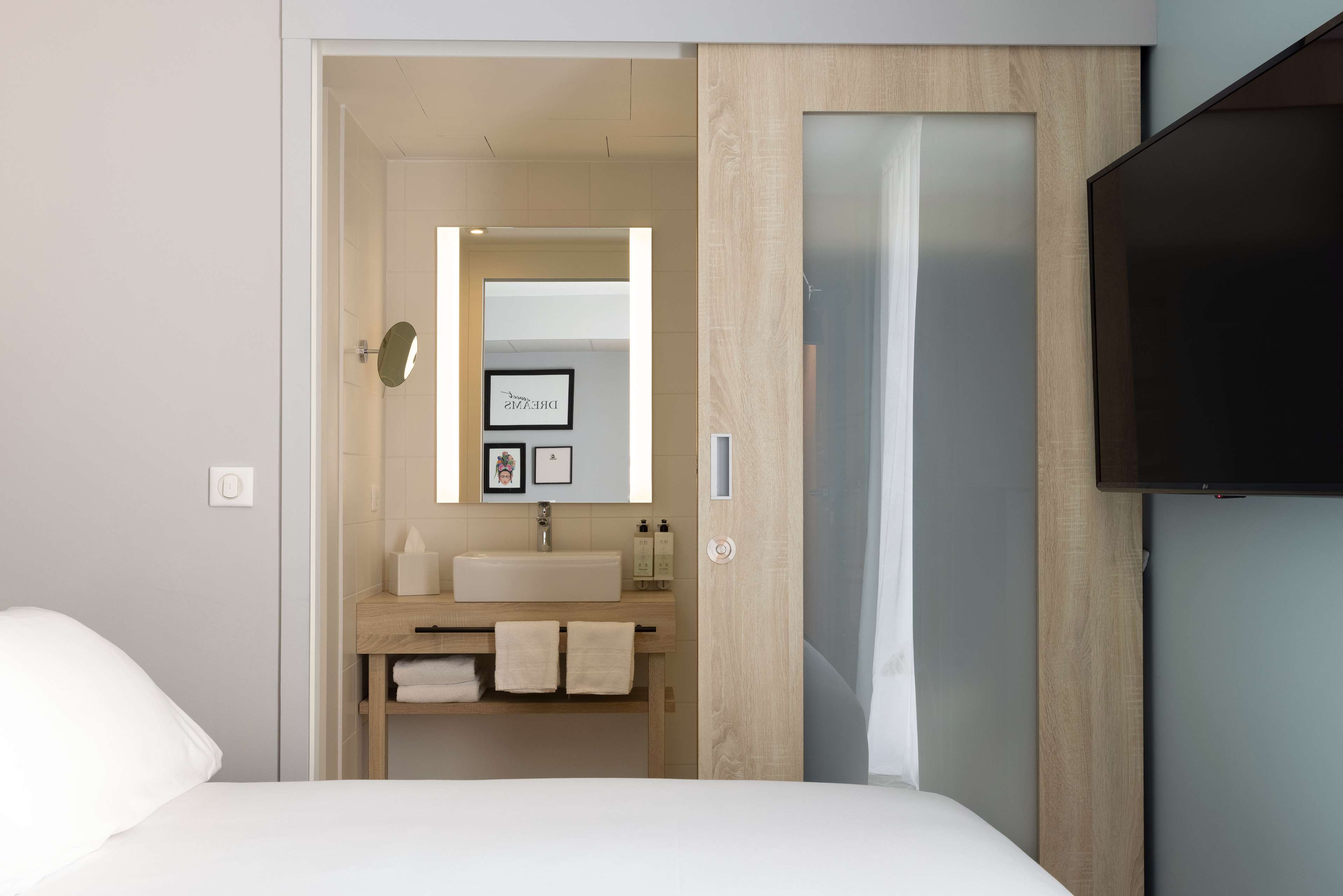 Hampton by Hilton Tours Centre - Tap to explore photos