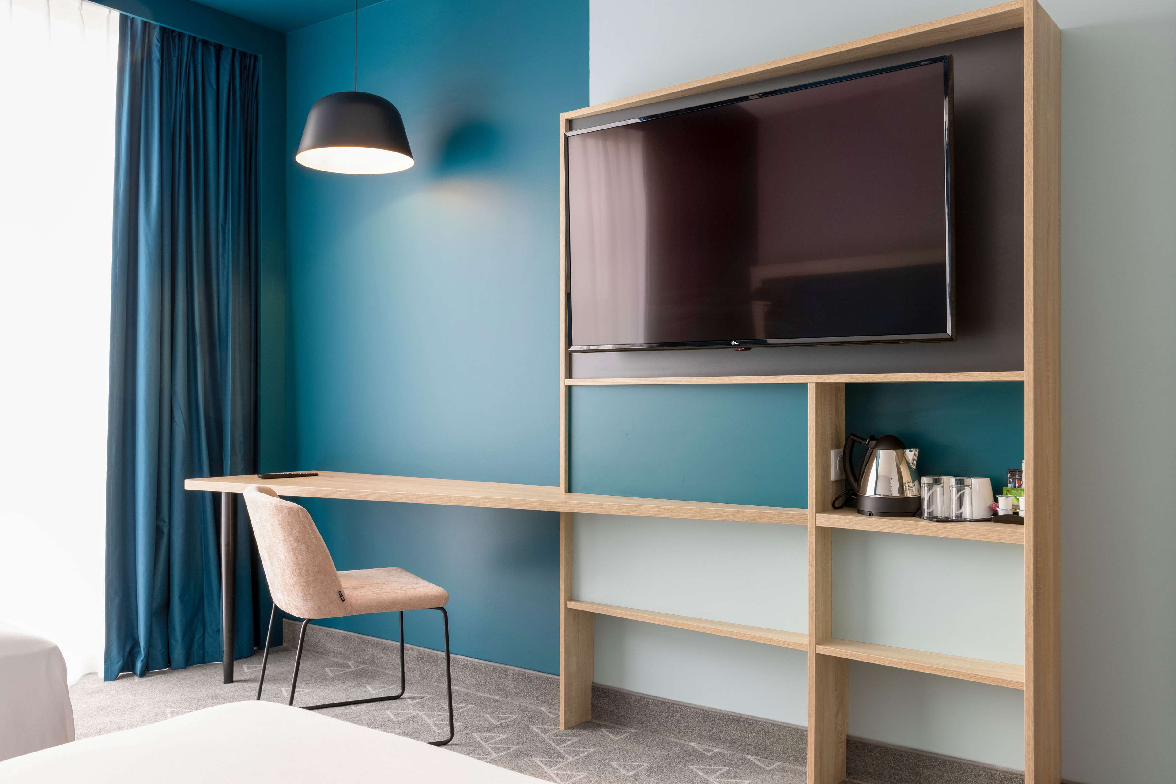 Hampton by Hilton Tours Centre - Tap to explore photos