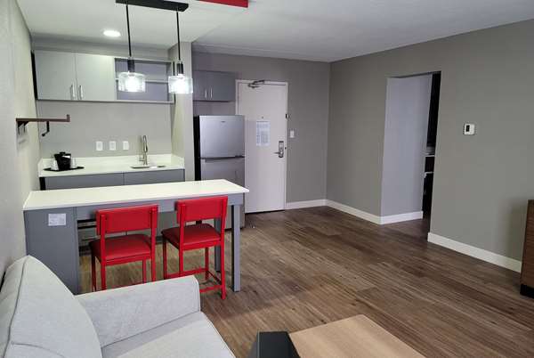  - Hawthorn Suites by Wyndham Airport Wichita