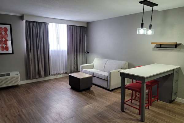  - Hawthorn Suites by Wyndham Airport Wichita