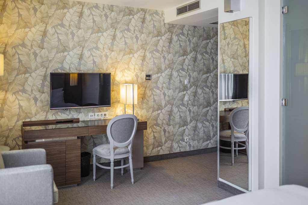 BELGRADE ART HOTEL, RD INDIVID-guestroom-Guest Room,On-Site.jpg