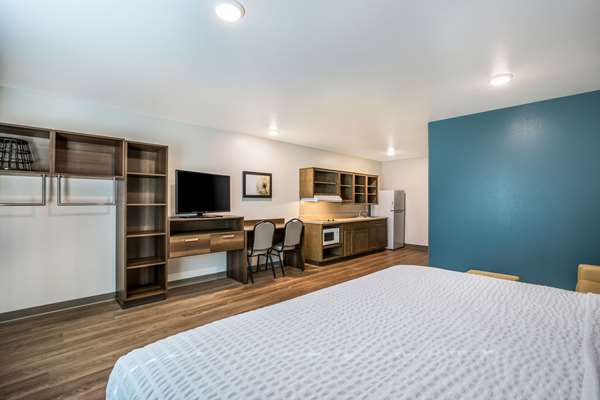  - WoodSpring Suites Elgin - I-90, Exit 52