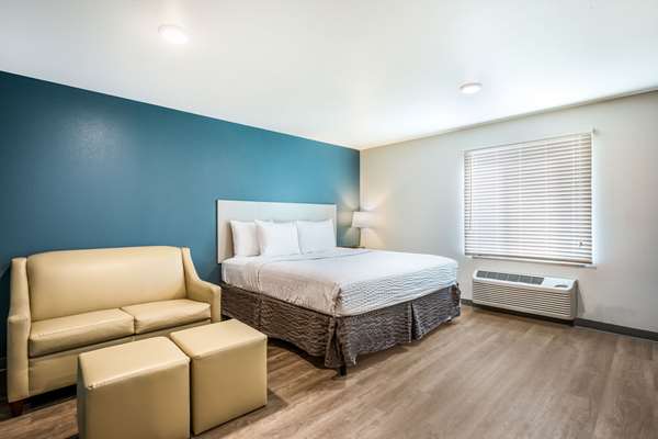  - WoodSpring Suites Elgin - I-90, Exit 52