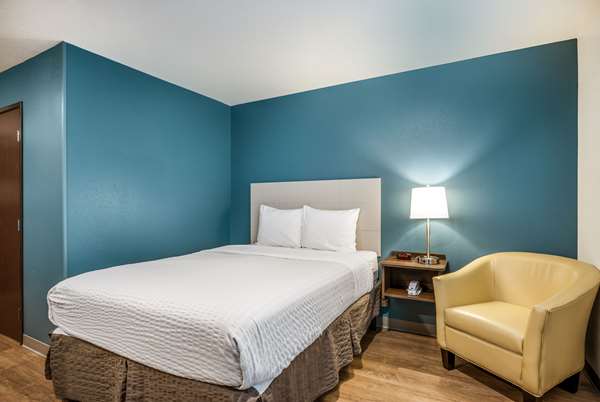  - WoodSpring Suites Elgin - I-90, Exit 52