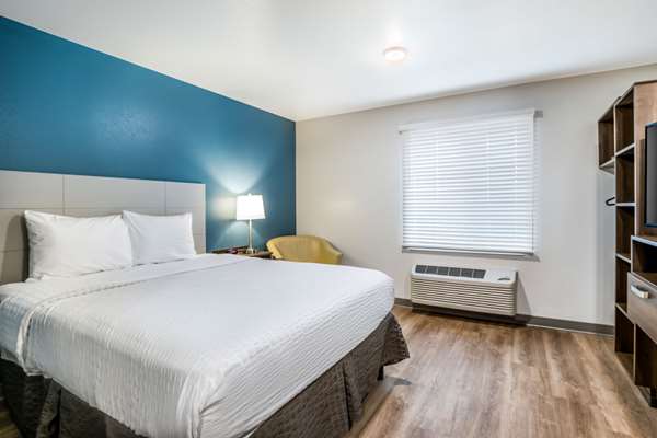  - WoodSpring Suites Elgin - I-90, Exit 52