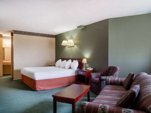  - Travelodge Lacombe