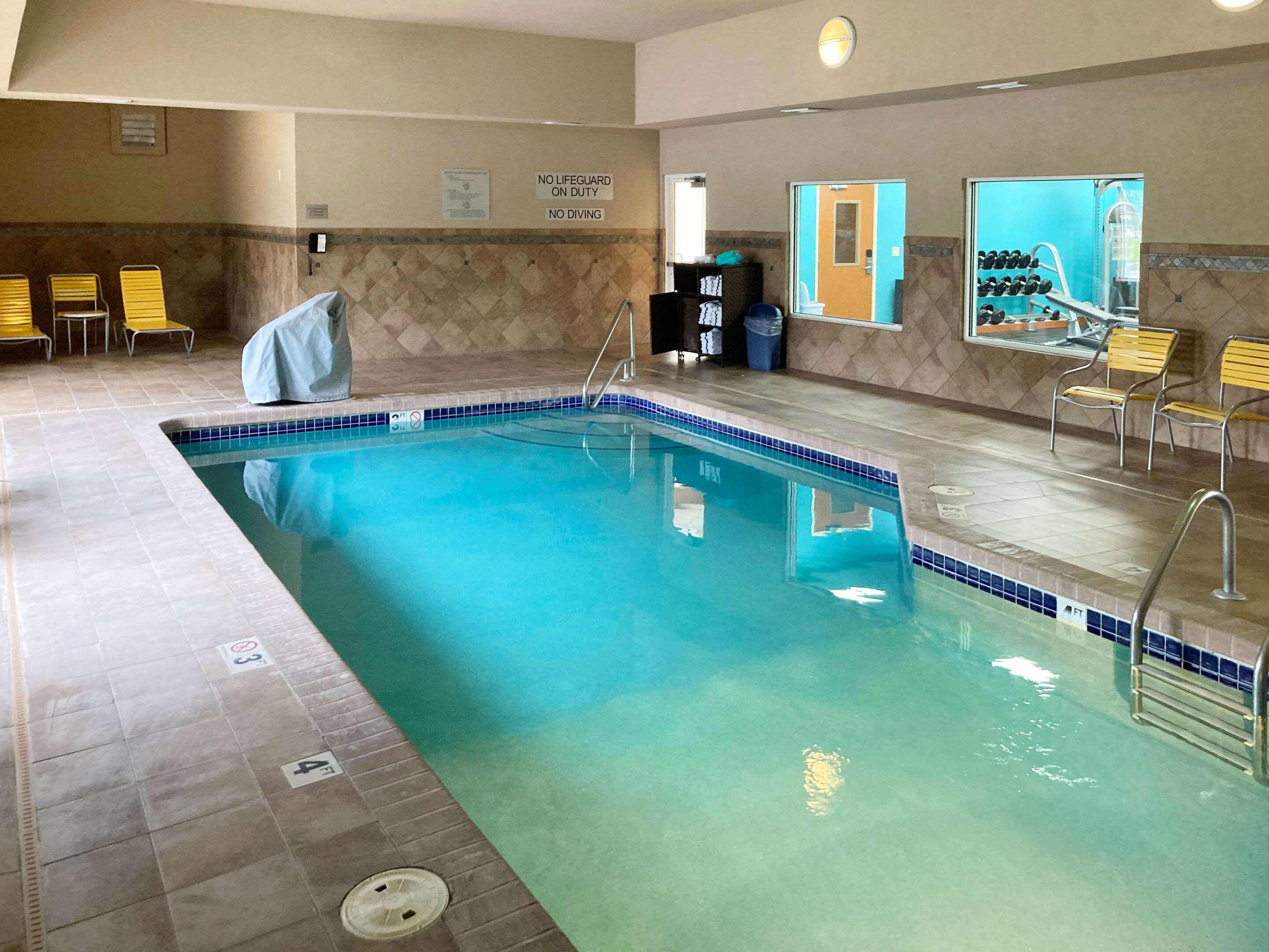 Indoor pool | Comfort Inn & Suites Ankeny - Des Moines