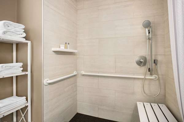  - Wingate by Wyndham Hotel Bronx Haven Park New York