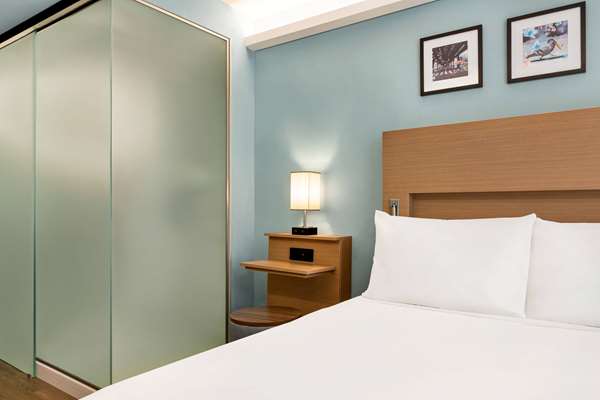  - Wingate by Wyndham Hotel Bronx Haven Park New York