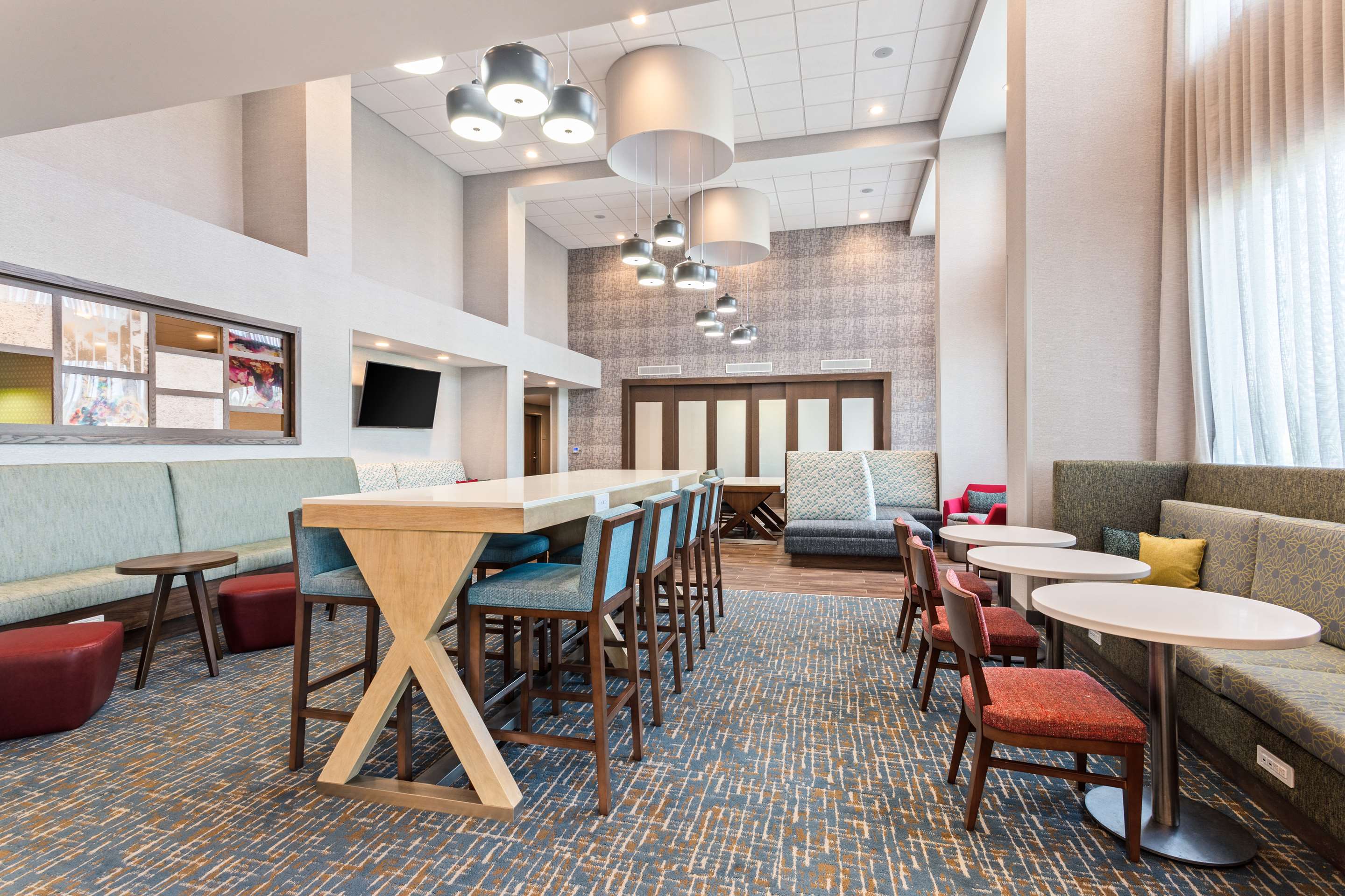 Breakfast Area | Hampton Inn & Suites Alachua I-75, FL
