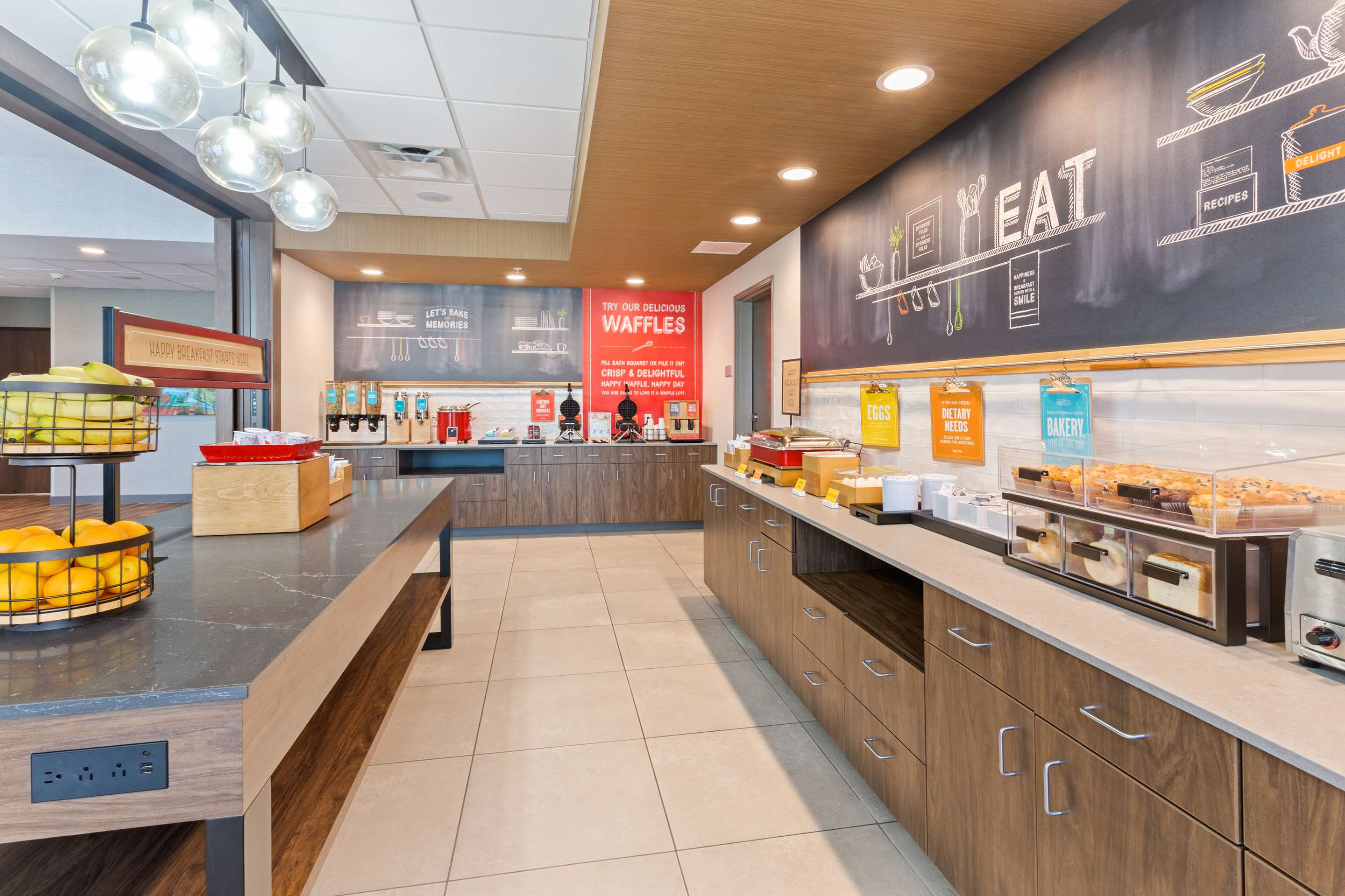 Breakfast Area | Hampton Inn & Suites Alachua I-75, FL