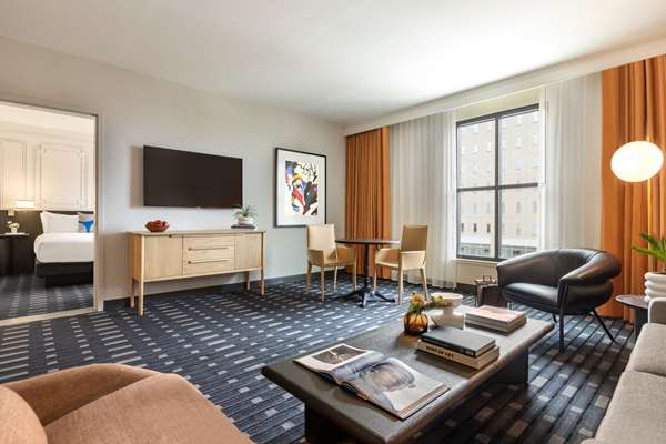 1 KING BED 1 BEDROOM HERITAGE SUITE