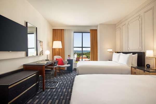 2 QUEEN BEDS CORNER ROOM