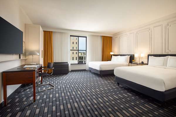 2QN MOBILITY/HEARING ACC W/BATHTUB CORNER