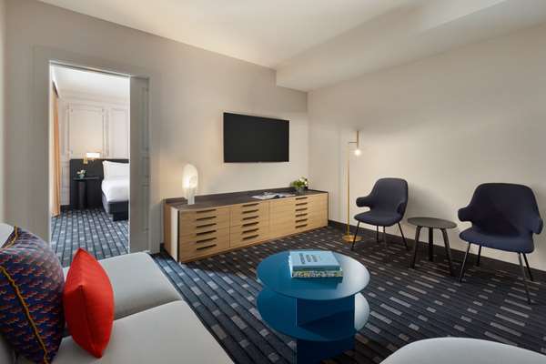 1 KING BED 1 BEDROOM SUITE