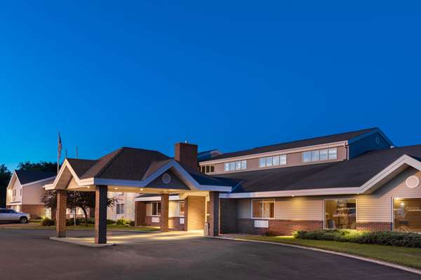 Exterior view - SureStay Plus Hotel by Best Western Litchfield